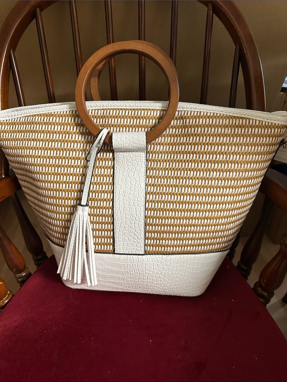 Woven Straw Handbag/Tote/Shoulder bag w/ Embossed optic White Faux-Leather NWT